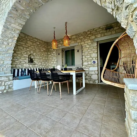 Giorgianna -near With Pool Alikí