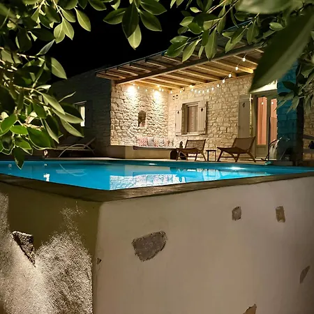 Giorgianna -near With Pool Alikí