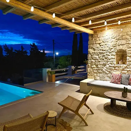 Giorgianna -near With Pool Villa *