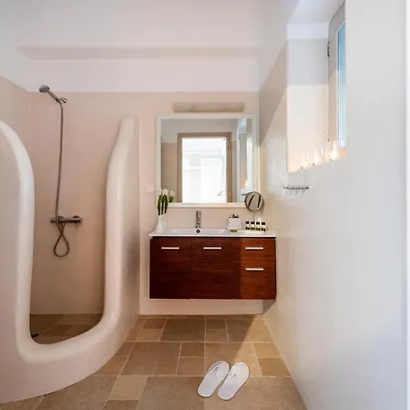 Giorgianna -near With Pool Villa *