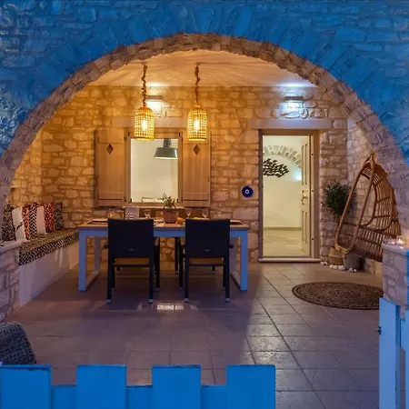 Giorgianna -near With Pool Prázdninový dům