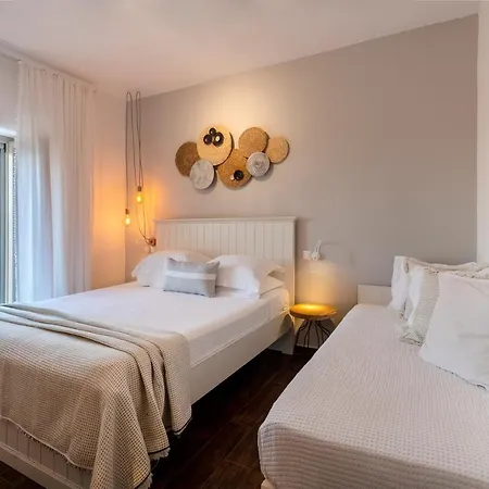 Giorgianna -near With Pool Villa *