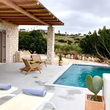 Giorgianna -near With Pool Alikí