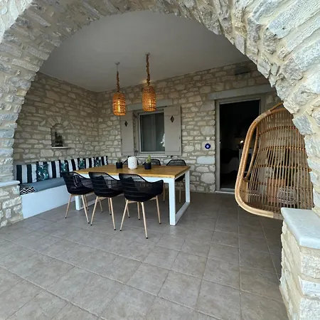 Giorgianna -near With Pool Villa *