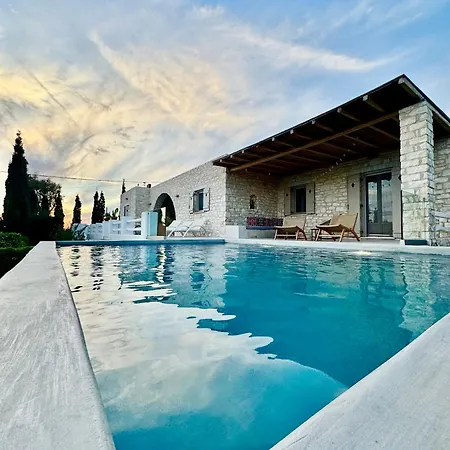 Giorgianna -near With Pool Villa